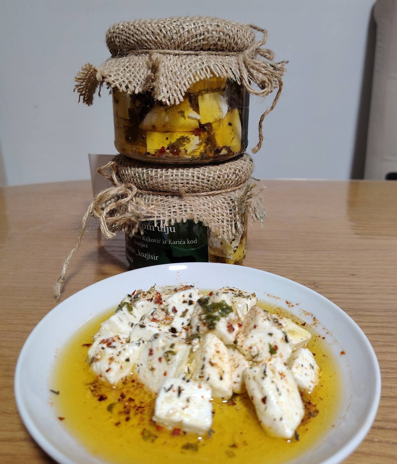 Slika proizvoda Koziji zreli sir u maslinovom ulju 250g